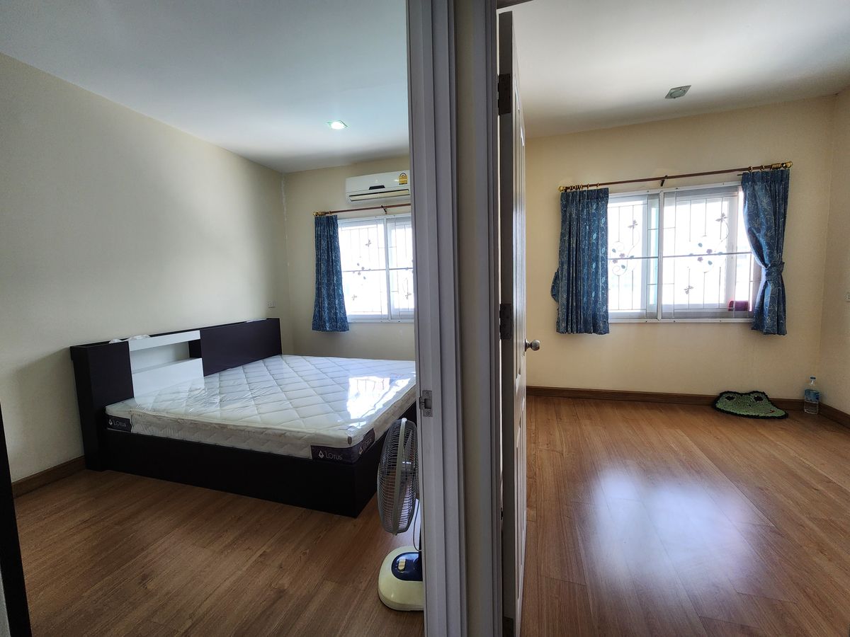 ให้เช่าทาวน์โฮมพระราม 5 ราชพฤกษ์ บางกรวย : ลดราคา**บ้านว่างครับผม 2 ห้องมาสเตอร์เบดรูม**หมู่บ้านโกลเด้นทาวน์ ปิ่นเกล้า-จรัญสนิทวงศ์📌📌ซอยที่ 7 เพื่อนบ้านดี อยู่ใกล้ทางเข้าโครงการเดินทางสะดวก