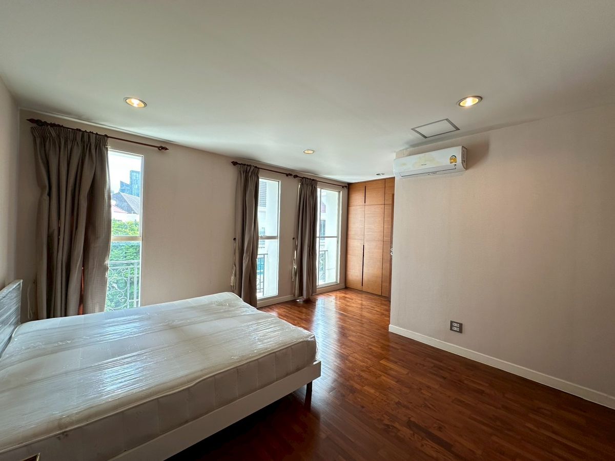 For RentTownhomeSukhumvit, Asoke, Thonglor : Baan Klang Krung Thonglor for Rent! 4-Storey House 4 Bedroom 5 Bathroom 380 SQ.M Fully Fitted Near BTS Thonglor