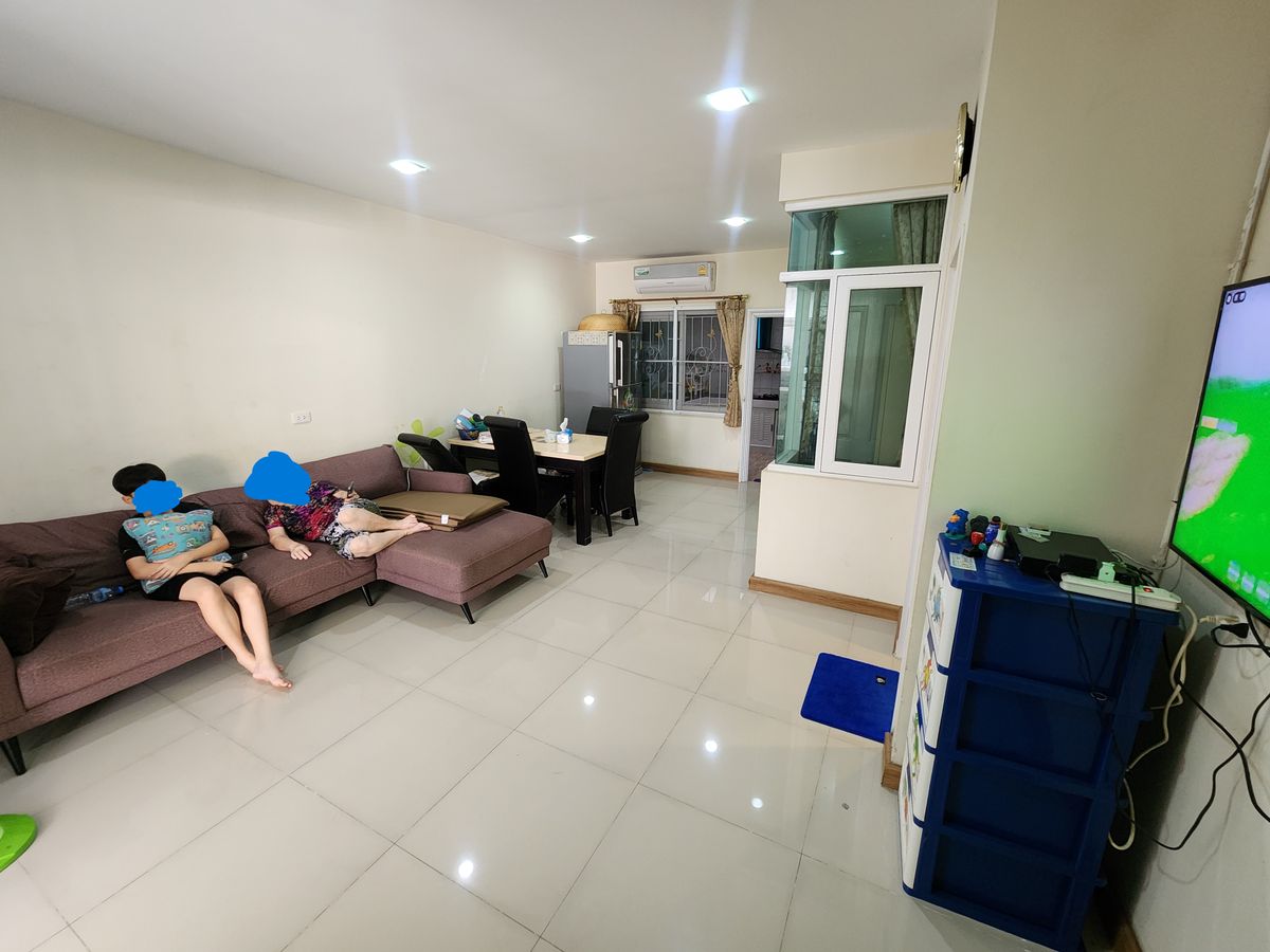 ให้เช่าทาวน์โฮมพระราม 5 ราชพฤกษ์ บางกรวย : ลดราคา**บ้านว่างครับผม 2 ห้องมาสเตอร์เบดรูม**หมู่บ้านโกลเด้นทาวน์ ปิ่นเกล้า-จรัญสนิทวงศ์📌📌ซอยที่ 7 เพื่อนบ้านดี อยู่ใกล้ทางเข้าโครงการเดินทางสะดวก