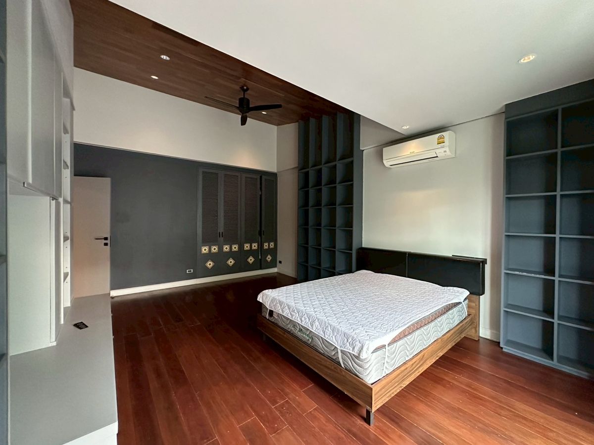 For RentHouseSukhumvit, Asoke, Thonglor : For rent House in Thonglor!🎈 3-storey house 4 bedroom 6 bathroom fully furnished ready to move in near BTS Thonglor