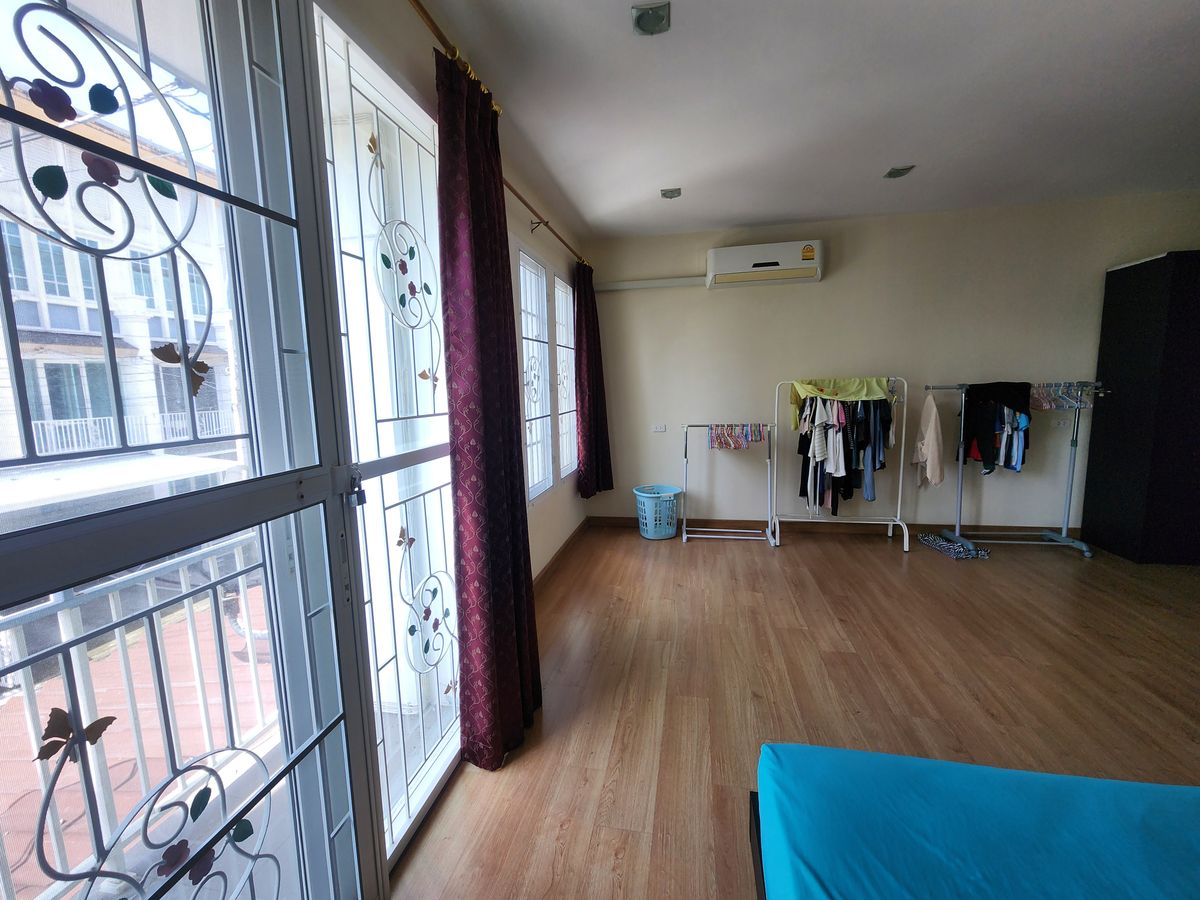 ให้เช่าทาวน์โฮมพระราม 5 ราชพฤกษ์ บางกรวย : ลดราคา**บ้านว่างครับผม 2 ห้องมาสเตอร์เบดรูม**หมู่บ้านโกลเด้นทาวน์ ปิ่นเกล้า-จรัญสนิทวงศ์📌📌ซอยที่ 7 เพื่อนบ้านดี อยู่ใกล้ทางเข้าโครงการเดินทางสะดวก