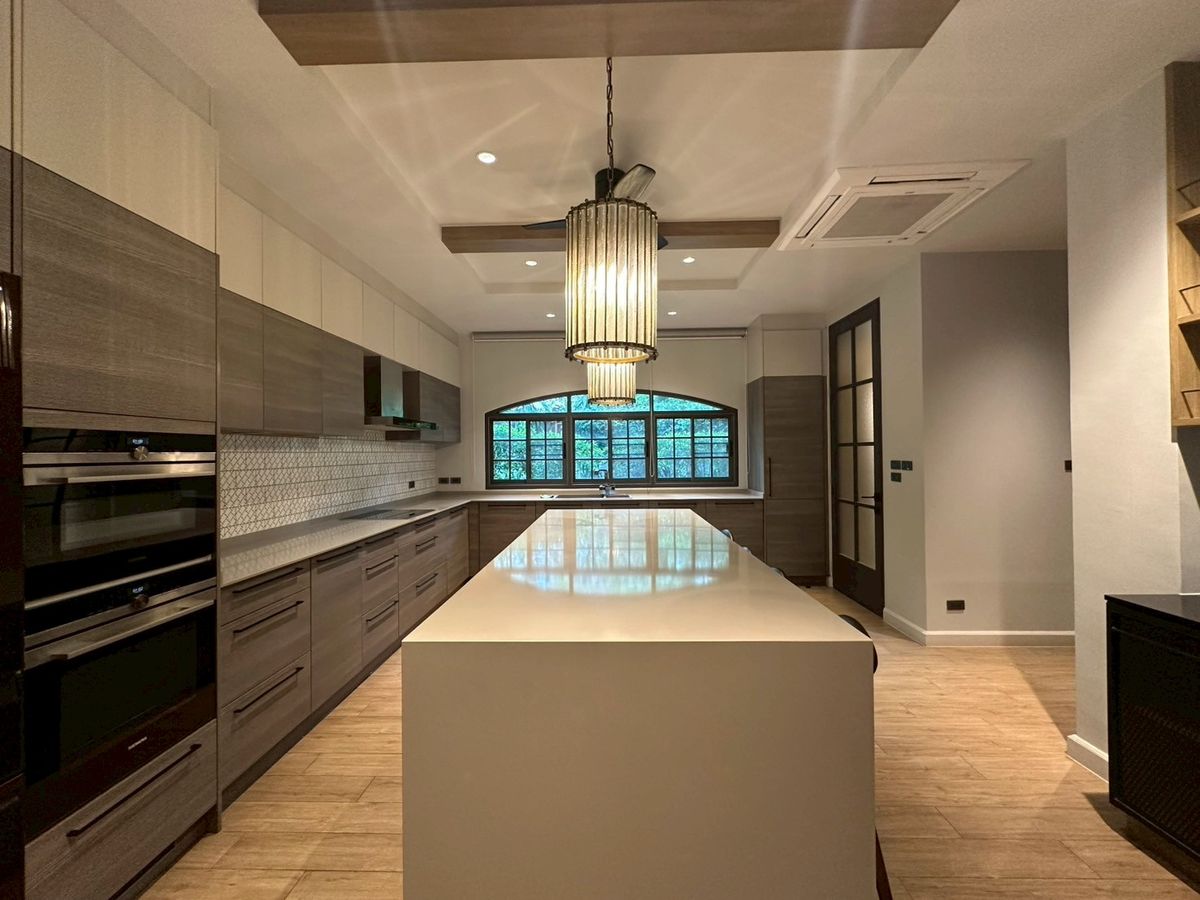For RentHouseSukhumvit, Asoke, Thonglor : For rent House in Thonglor!🎈 3-storey house 4 bedroom 6 bathroom fully furnished ready to move in near BTS Thonglor