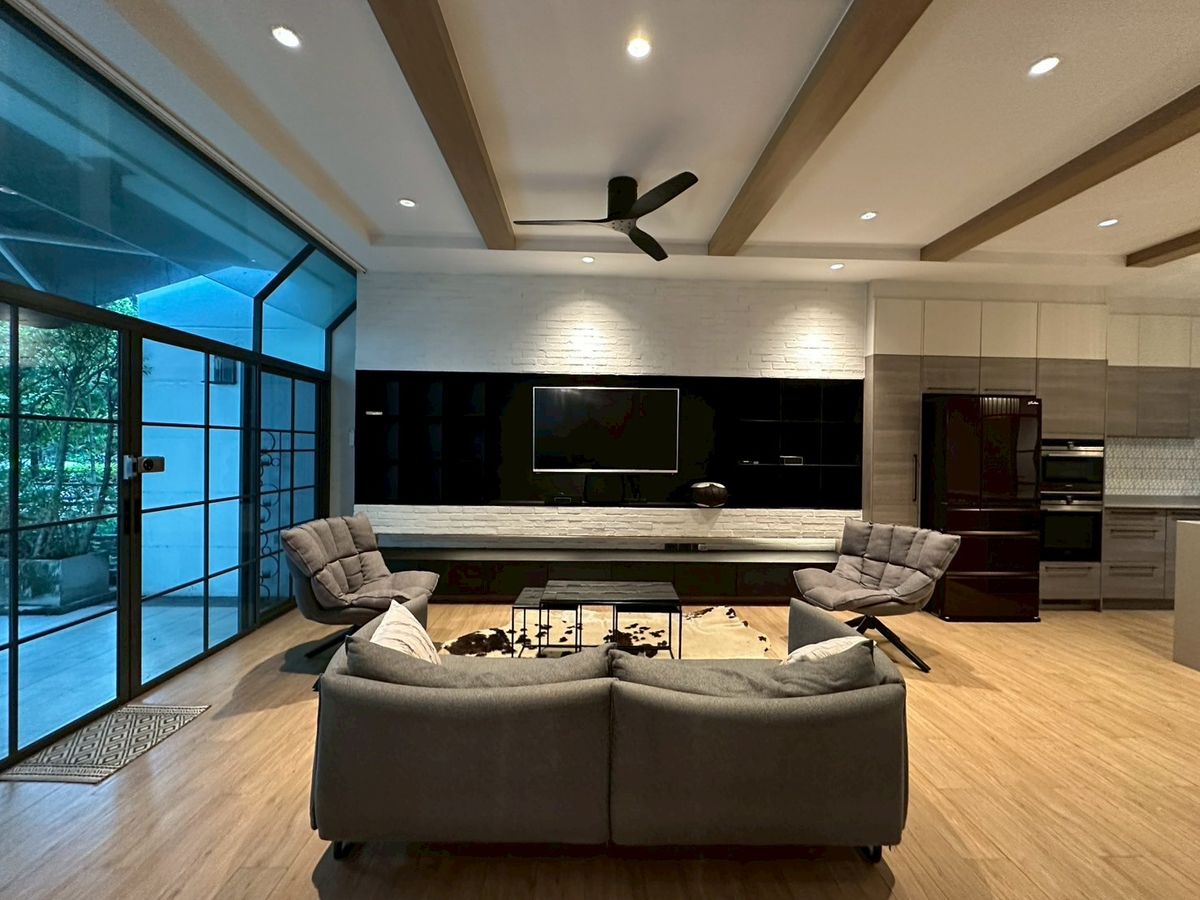 For RentHouseSukhumvit, Asoke, Thonglor : For rent House in Thonglor!🎈 3-storey house 4 bedroom 6 bathroom fully furnished ready to move in near BTS Thonglor