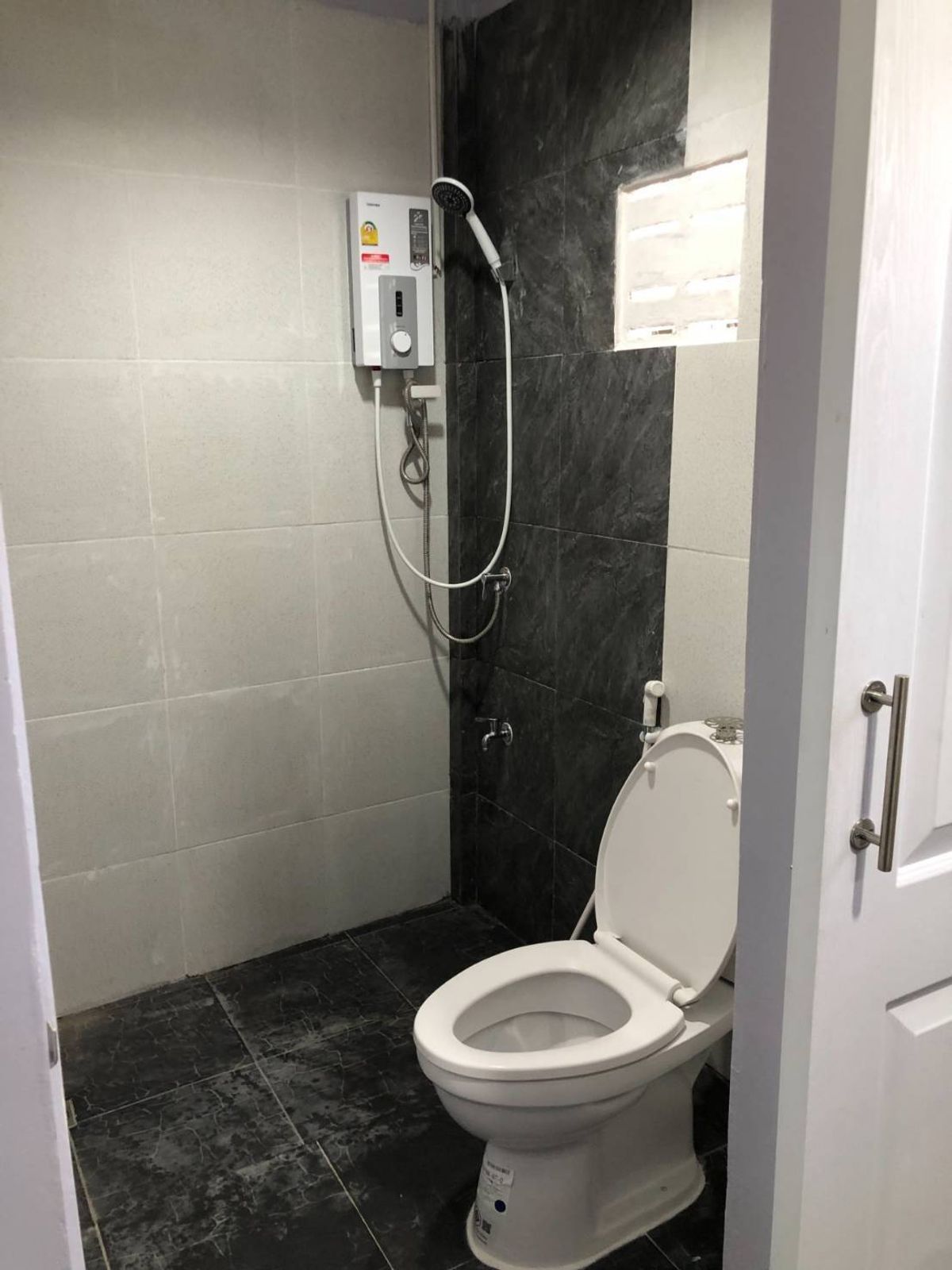 For RentShop HouseSukhumvit, Asoke, Thonglor : Rent a 3rd floor commercial building, Soi Sukhumvit 49, suitable for living- opening a business- doing home office (N.1037)