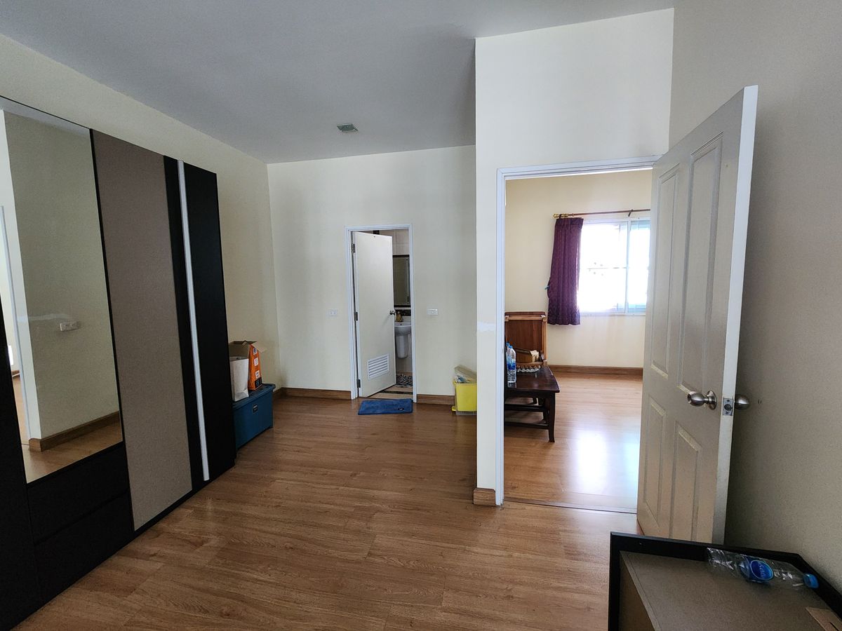 ให้เช่าทาวน์โฮมพระราม 5 ราชพฤกษ์ บางกรวย : ลดราคา**บ้านว่างครับผม 2 ห้องมาสเตอร์เบดรูม**หมู่บ้านโกลเด้นทาวน์ ปิ่นเกล้า-จรัญสนิทวงศ์📌📌ซอยที่ 7 เพื่อนบ้านดี อยู่ใกล้ทางเข้าโครงการเดินทางสะดวก