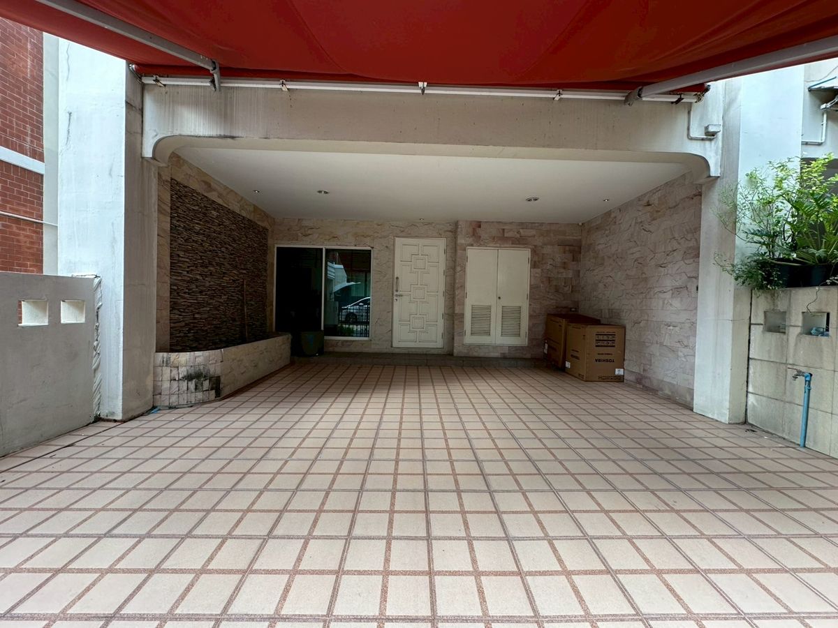 For RentTownhomeSukhumvit, Asoke, Thonglor : Baan Klang Krung Thonglor for Rent! 4-Storey House 4 Bedroom 5 Bathroom 380 SQ.M Fully Fitted Near BTS Thonglor