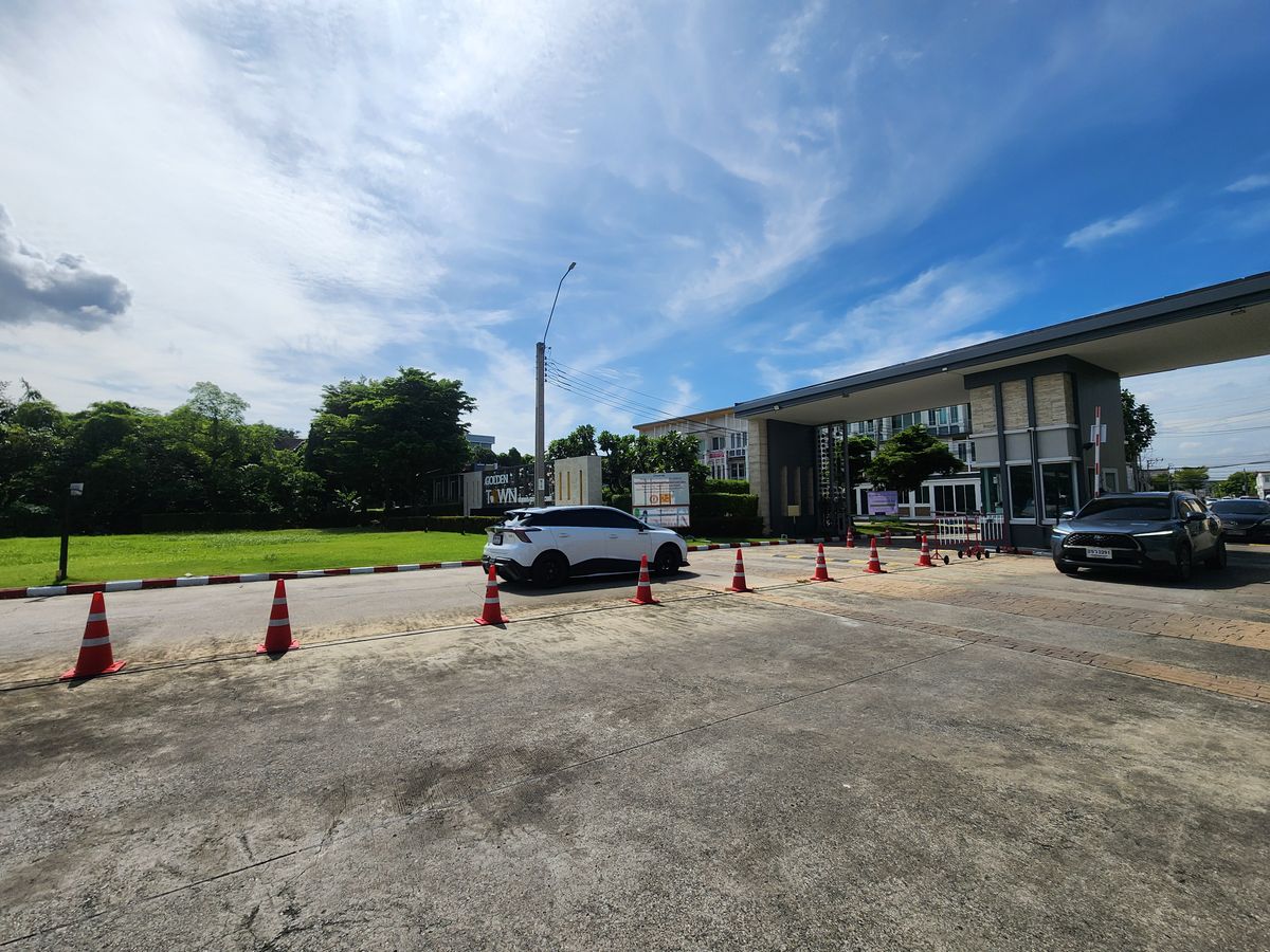 ให้เช่าทาวน์โฮมพระราม 5 ราชพฤกษ์ บางกรวย : ลดราคา**บ้านว่างครับผม 2 ห้องมาสเตอร์เบดรูม**หมู่บ้านโกลเด้นทาวน์ ปิ่นเกล้า-จรัญสนิทวงศ์📌📌ซอยที่ 7 เพื่อนบ้านดี อยู่ใกล้ทางเข้าโครงการเดินทางสะดวก