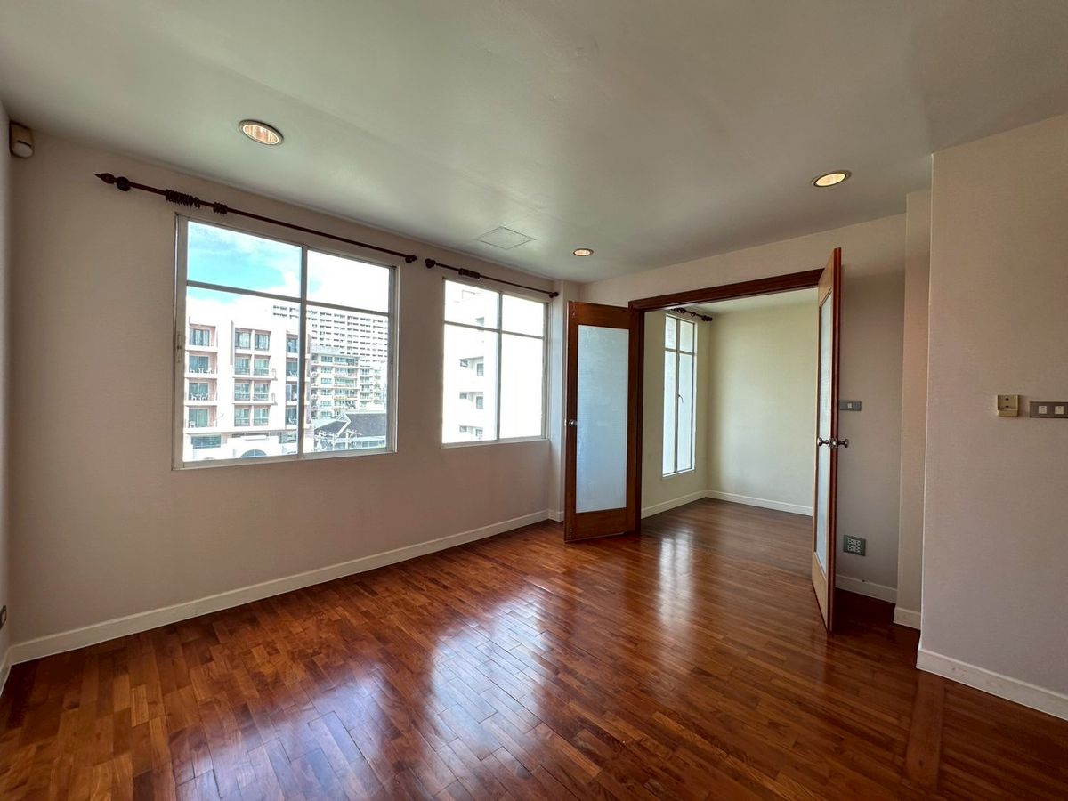 For RentTownhomeSukhumvit, Asoke, Thonglor : Baan Klang Krung Thonglor for Rent! 4-Storey House 4 Bedroom 5 Bathroom 380 SQ.M Fully Fitted Near BTS Thonglor