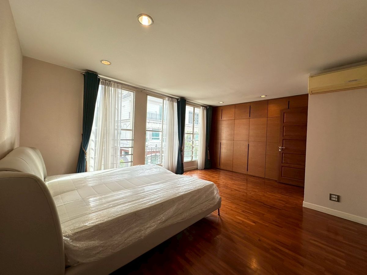 For RentTownhomeSukhumvit, Asoke, Thonglor : Baan Klang Krung Thonglor for Rent! 4-Storey House 4 Bedroom 5 Bathroom 380 SQ.M Fully Fitted Near BTS Thonglor