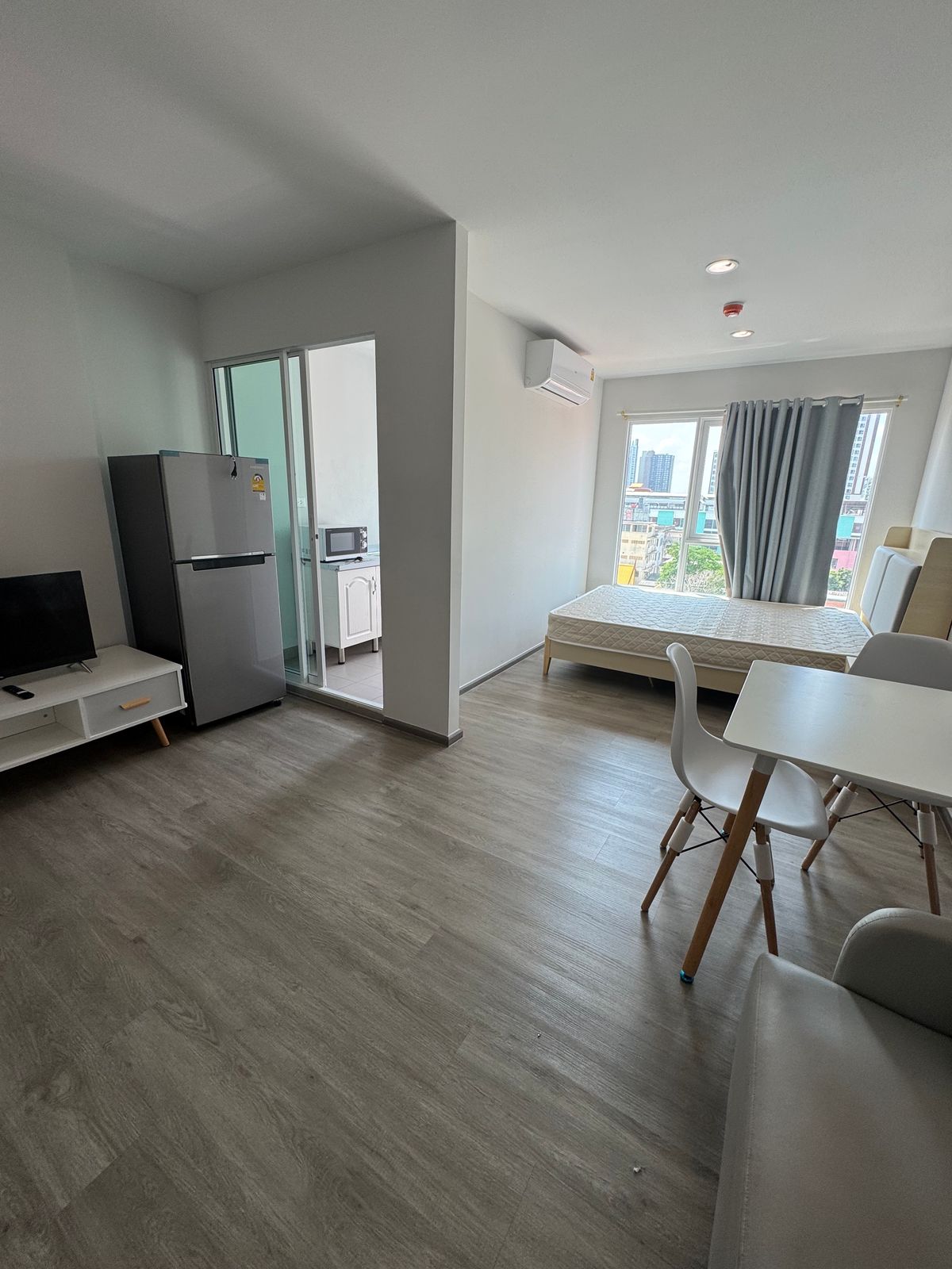 For SaleCondoThaphra, Talat Phlu, Wutthakat : Rye Talat Phlu 🔥 Lowest Price – Only 1.6 MB! 🔥 Cash Buyers Only 🚫 No bank loan 🏢 Studio 30.03 sq.m. ✅ Rental Yield 7% per year 🛋️ Fully Furnished + Appliances ✔️ Ready to Move In! 🚫 No Co-Agents