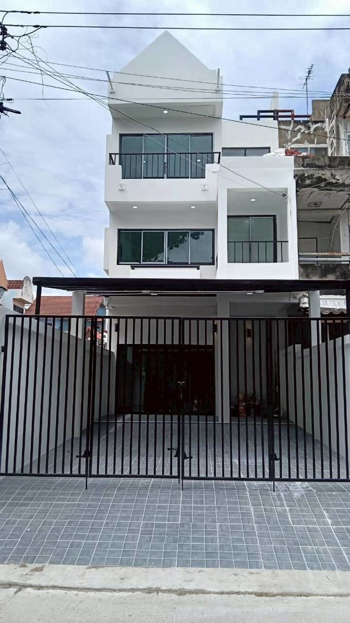 ขายทาวน์โฮมบางแค เพชรเกษม : สวยเกินหน้าเพื่อนบ้าน รีโนเวททั้งหลัง  หมู่บ้านเศรษฐีวิลล์