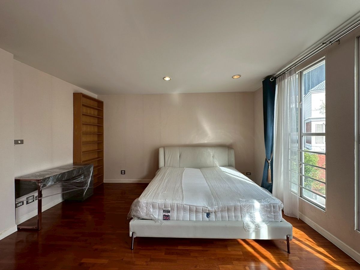 For RentTownhomeSukhumvit, Asoke, Thonglor : Baan Klang Krung Thonglor for Rent! 4-Storey House 4 Bedroom 5 Bathroom 380 SQ.M Fully Fitted Near BTS Thonglor