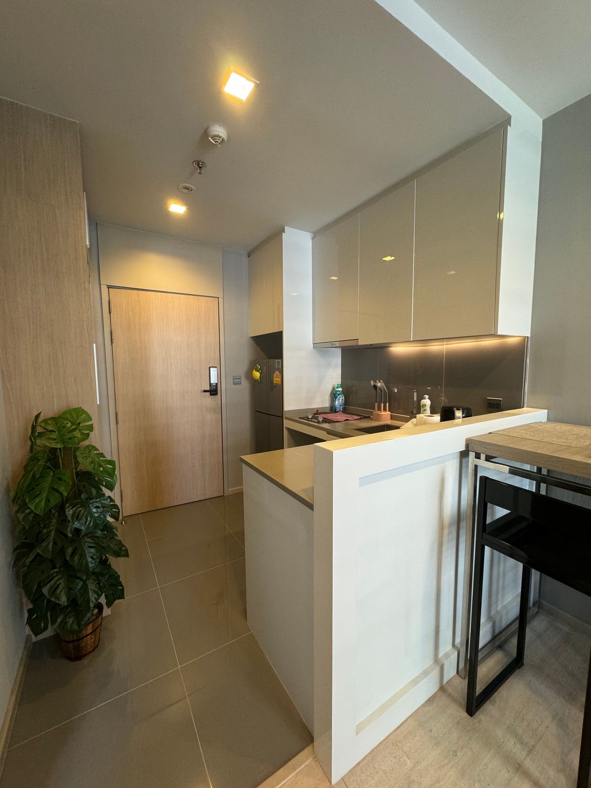 ขายคอนโดสุขุมวิท อโศก ทองหล่อ : M Thonglor ✅ ขาย 4.69 ลบ. 🐾 เลี้ยงสัตว์เปิดเผย 🧳 พร้อมเข้าอยู่ 🏙️ ชั้นสูง 1 ห้องนอน 33.24 ตร.ม. Rental Yield 5% ต่อปี  🤝 ยินดีรับ Co-Agent