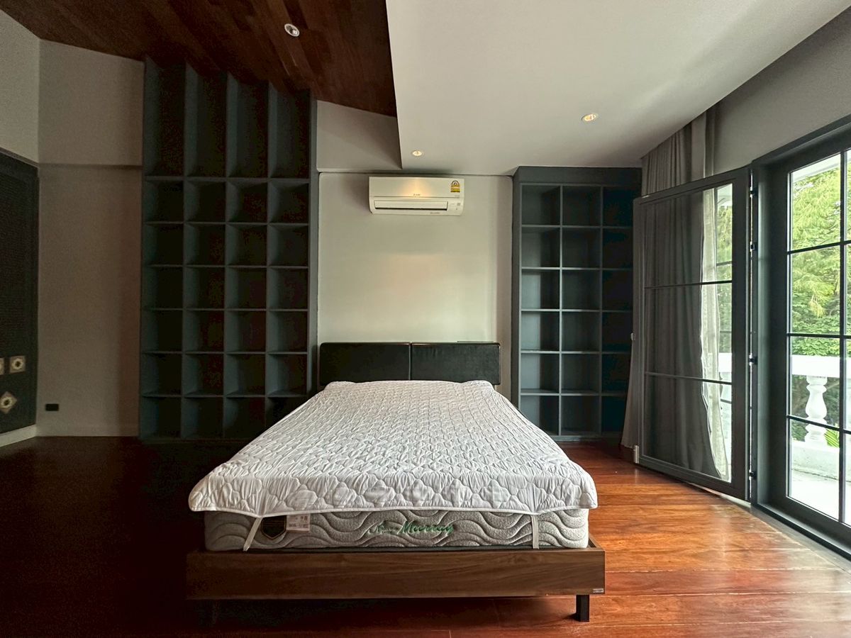 For RentHouseSukhumvit, Asoke, Thonglor : For rent House in Thonglor!🎈 3-storey house 4 bedroom 6 bathroom fully furnished ready to move in near BTS Thonglor