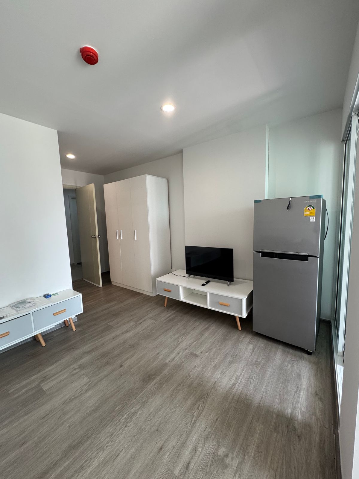 For SaleCondoThaphra, Talat Phlu, Wutthakat : Rye Talat Phlu 🔥 Lowest Price – Only 1.6 MB! 🔥 Cash Buyers Only 🚫 No bank loan 🏢 Studio 30.03 sq.m. ✅ Rental Yield 7% per year 🛋️ Fully Furnished + Appliances ✔️ Ready to Move In! 🚫 No Co-Agents