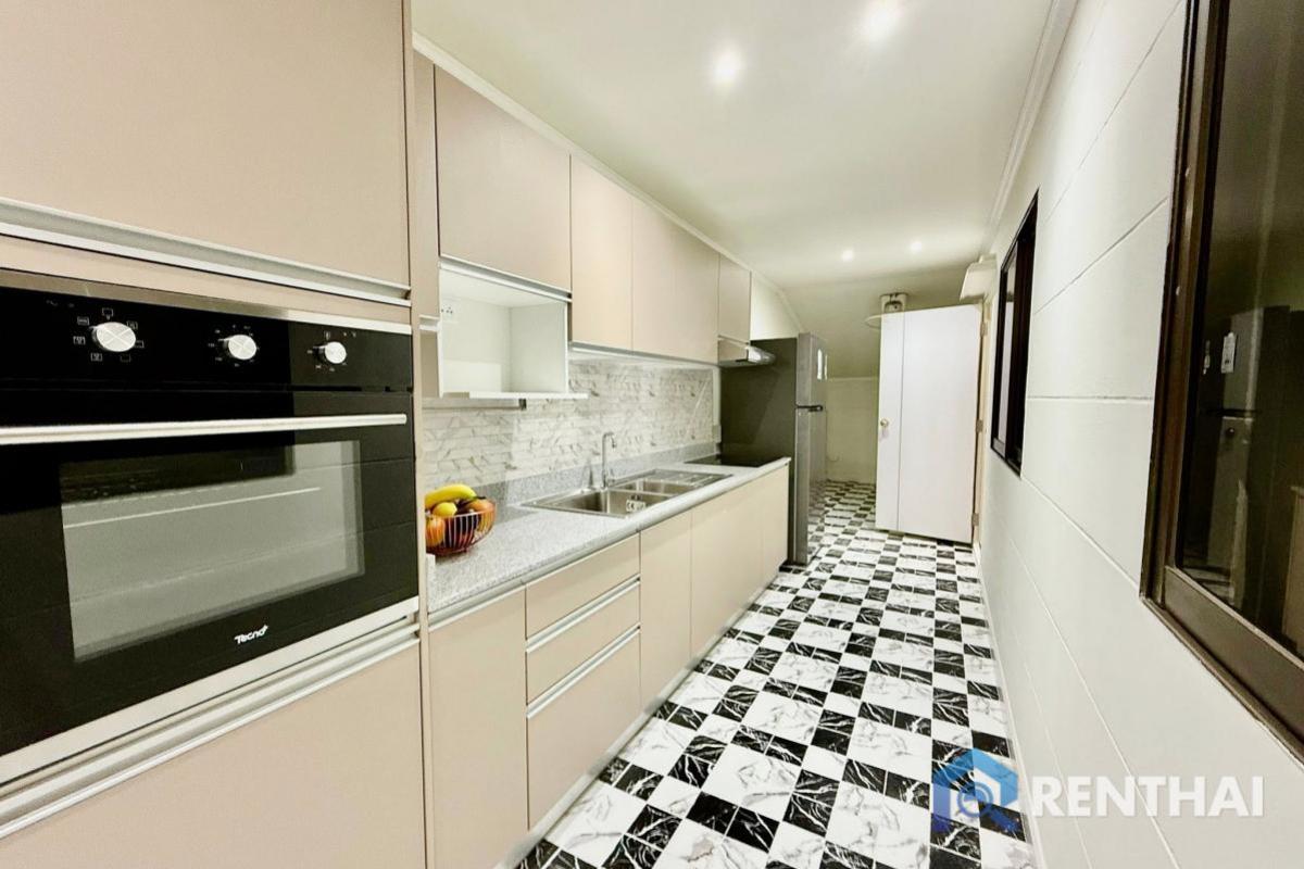 ขายบ้านพัทยา บางแสน ชลบุรี สัตหีบ : สำหรับ ขาย บ้าน 4 ห้องนอน ที่ หนองปรือ