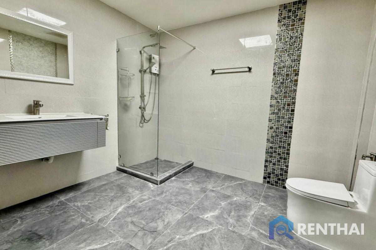 ขายบ้านพัทยา บางแสน ชลบุรี สัตหีบ : สำหรับ ขาย บ้าน 4 ห้องนอน ที่ หนองปรือ