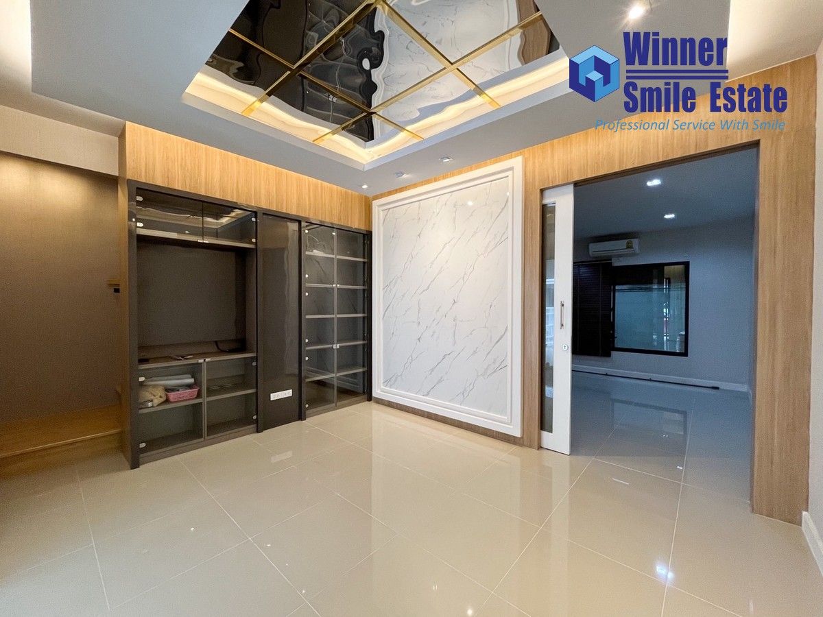 ให้เช่าทาวน์โฮมสมุทรปราการ สำโรง : ให้เช่า โฮมออฟฟิต เพล็กซ์ บางนา Plex Bangna 3 ชั้น 190 ตร.ม. ถนนเมน