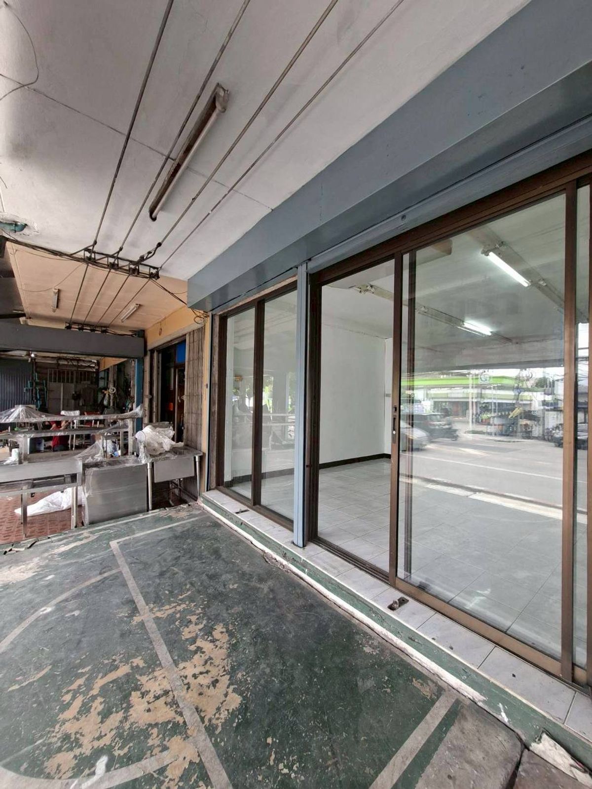 For RentShop HouseLadkrabang, Suwannaphum Airport : Rent 2 booths on the Chalermprakiet Road. Near Seacon Square Srinakarin (N.1858)