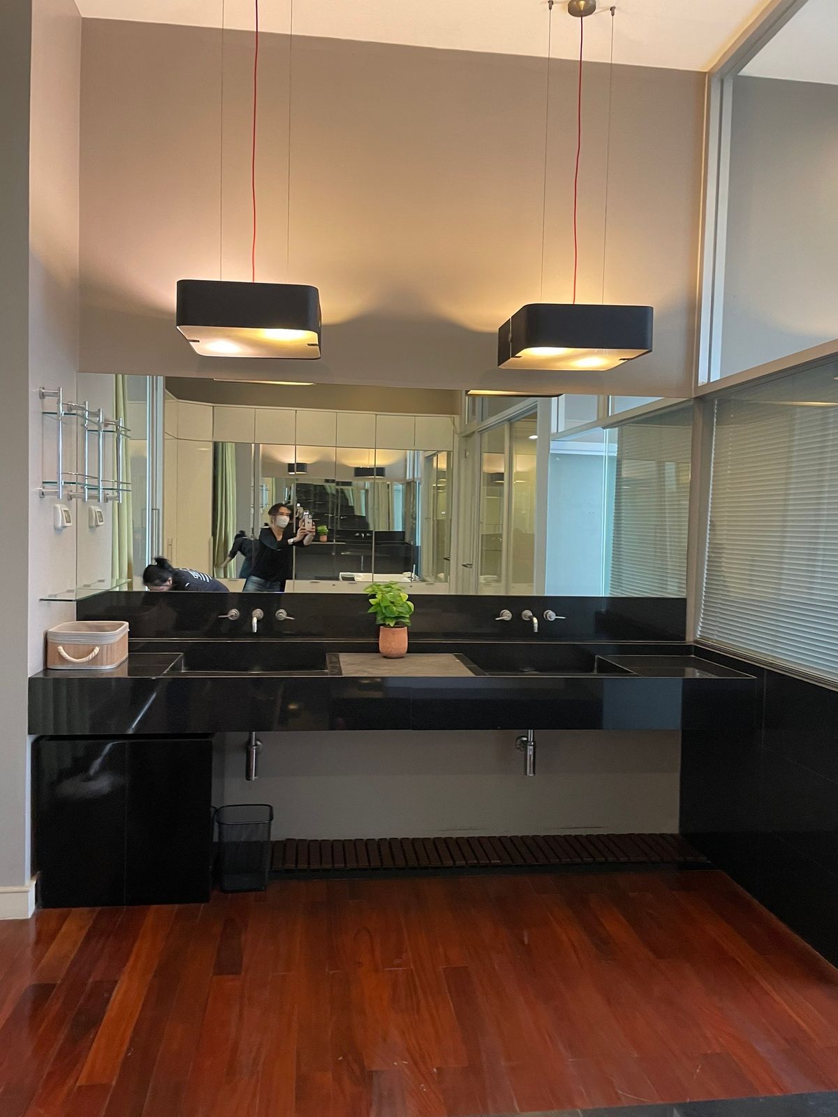 ขายทาวน์โฮมลาดพร้าว เซ็นทรัลลาดพร้าว : 🏡✨ ขายทาวน์โฮม 3 ชั้นหรู หลังมุมติดสวน @ The Landmark Residence ลาดพร้าว ตกแต่งพรีเมียม พร้อมเฟอร์ครบ หิ้วกระเป๋าเข้าอยู่ได้เลย เพียง 23.5 ล้าน