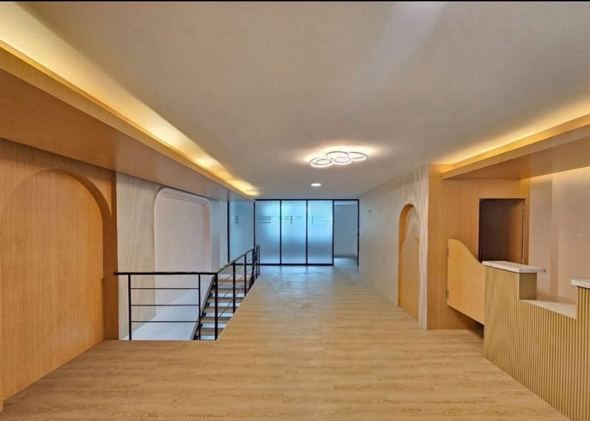 For SaleHome OfficeKaset Nawamin,Ladplakao : 📢✨ Special Opportunity! Below-Market , 4-Storey Home Office on Prime Location Ekamai–Ramintra Expressway – LadpraoPerfectly designed to meet the needs of modern businesses – ideal for SME, Startup, or Showroom – while offering full residential functions