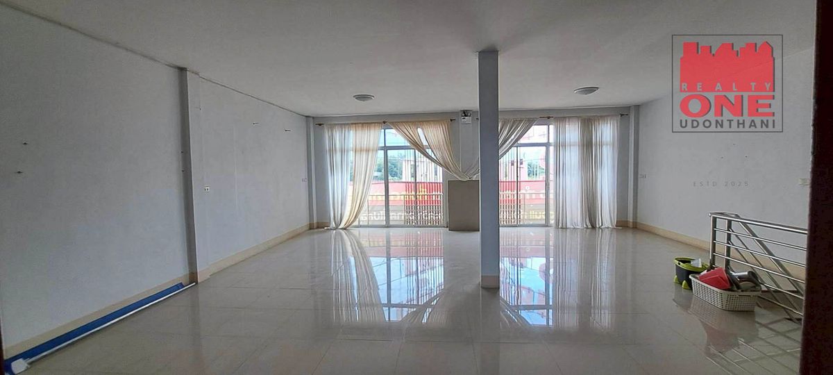For SaleShop HouseUdon Thani : 2 booths, near Lotus, Kumphawapi District, Udon Thani Province