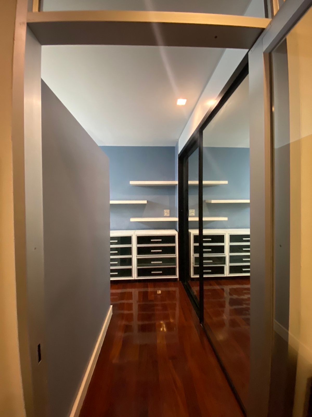 ขายทาวน์โฮมลาดพร้าว เซ็นทรัลลาดพร้าว : 🏡✨ ขายทาวน์โฮม 3 ชั้นหรู หลังมุมติดสวน @ The Landmark Residence ลาดพร้าว ตกแต่งพรีเมียม พร้อมเฟอร์ครบ หิ้วกระเป๋าเข้าอยู่ได้เลย เพียง 23.5 ล้าน