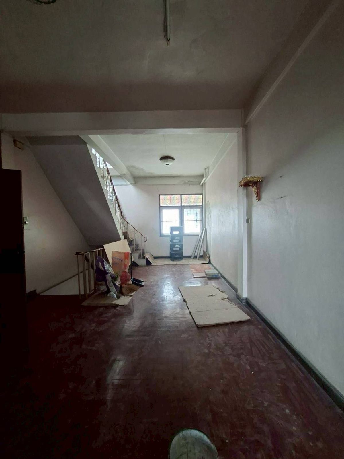 For RentShop HouseLadkrabang, Suwannaphum Airport : 1 commercial building for rent below + 2 booths above 4 floors on the Chalerm Phrakiat Road (N.1857)