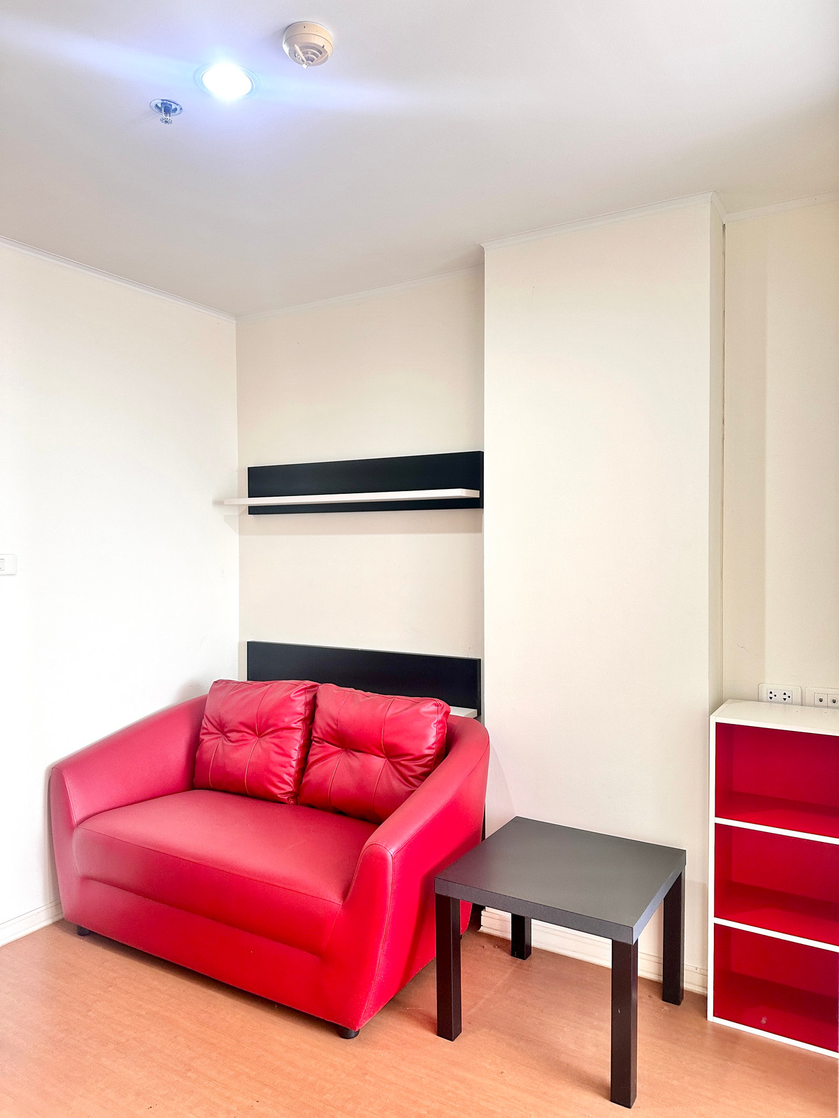 ขายคอนโด ใกล้รถไฟฟ้า 600 เมตร ถูกสุดๆ เพียง 990,000 ตึกหน้าโครงการสะดวกสบาย Loading...