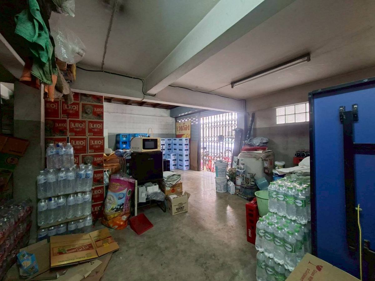 For RentShop HouseLadkrabang, Suwannaphum Airport : 1 commercial building for rent below + 2 booths above 4 floors on the Chalerm Phrakiat Road (N.1857)