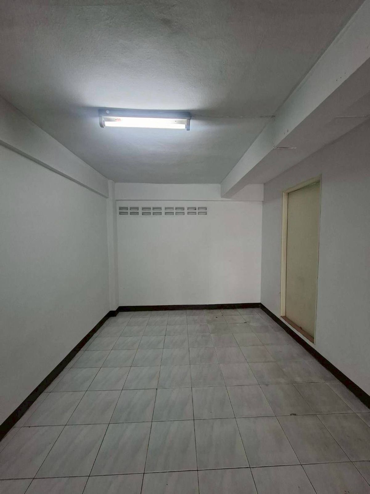 For RentShop HouseLadkrabang, Suwannaphum Airport : Rent 2 booths on the Chalermprakiet Road. Near Seacon Square Srinakarin (N.1858)