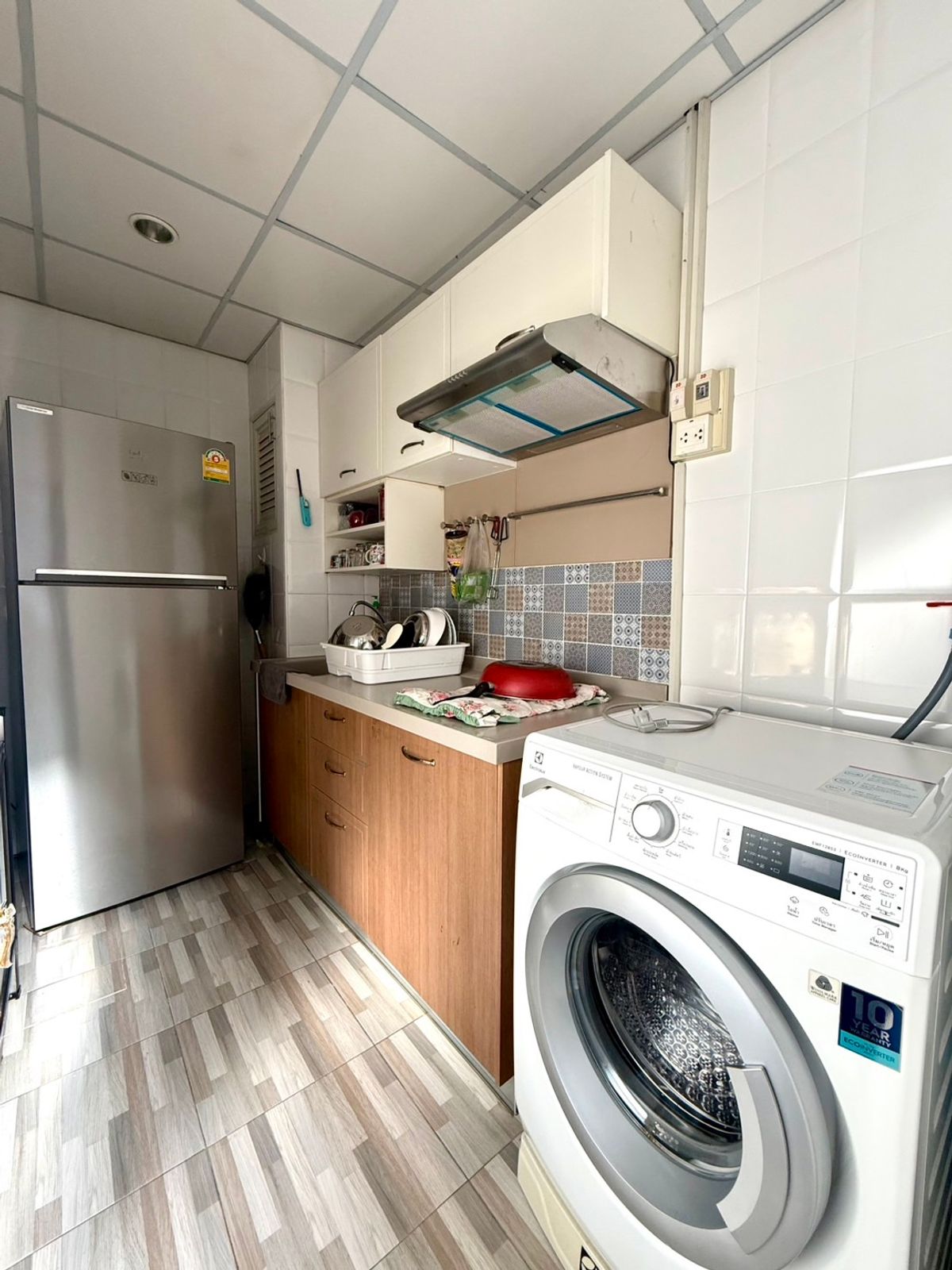 ขายทาวน์โฮมลาดกระบัง สุวรรณภูมิ : ขายทาวน์โฮม 2 ชั้น 4นอน 3 น้ำ 2 ที่จอดรถ พร้อมอยู่ ใกล้เมกะบางนา ไปสนามบินสุวรรณภูมิง่าย เข้าเมืองสะดวก