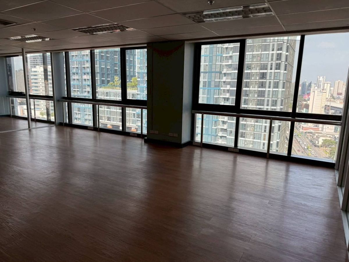 For RentOfficeRatchathewi,Phayathai : Office area for rent KS L Tower, near BTS, Phayathai and Arl, Phayathai, 18th floor, 202.84 sq.m., rent 91,278 baht/month