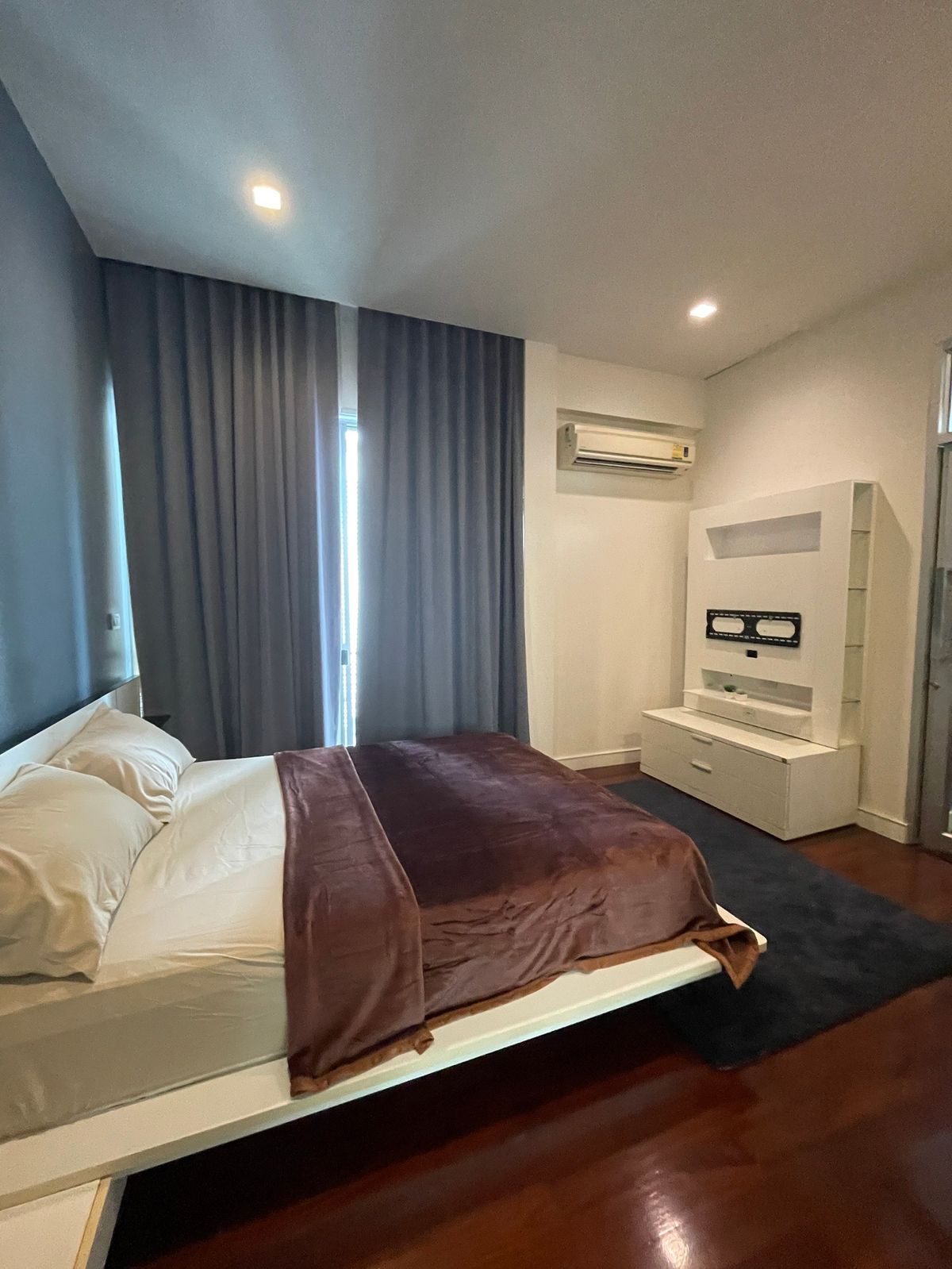 ขายทาวน์โฮมลาดพร้าว เซ็นทรัลลาดพร้าว : 🏡✨ ขายทาวน์โฮม 3 ชั้นหรู หลังมุมติดสวน @ The Landmark Residence ลาดพร้าว ตกแต่งพรีเมียม พร้อมเฟอร์ครบ หิ้วกระเป๋าเข้าอยู่ได้เลย เพียง 23.5 ล้าน