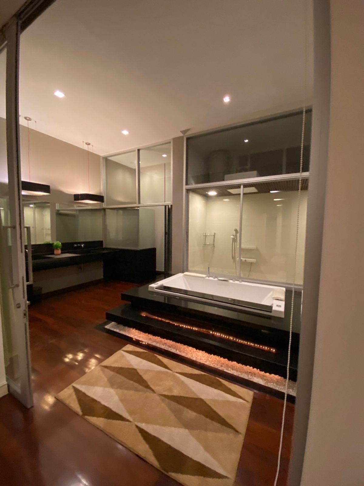 ขายทาวน์โฮมลาดพร้าว เซ็นทรัลลาดพร้าว : 🏡✨ ขายทาวน์โฮม 3 ชั้นหรู หลังมุมติดสวน @ The Landmark Residence ลาดพร้าว ตกแต่งพรีเมียม พร้อมเฟอร์ครบ หิ้วกระเป๋าเข้าอยู่ได้เลย เพียง 23.5 ล้าน