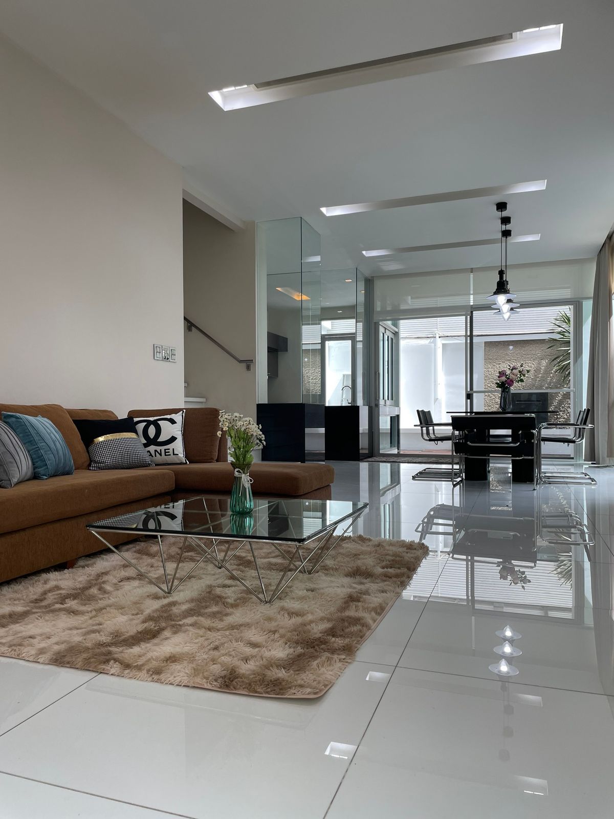 ขายทาวน์โฮมลาดพร้าว เซ็นทรัลลาดพร้าว : 🏡✨ ขายทาวน์โฮม 3 ชั้นหรู หลังมุมติดสวน @ The Landmark Residence ลาดพร้าว ตกแต่งพรีเมียม พร้อมเฟอร์ครบ หิ้วกระเป๋าเข้าอยู่ได้เลย เพียง 23.5 ล้าน