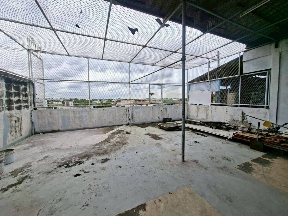 For RentShop HouseLadkrabang, Suwannaphum Airport : 1 commercial building for rent below + 2 booths above 4 floors on the Chalerm Phrakiat Road (N.1857)