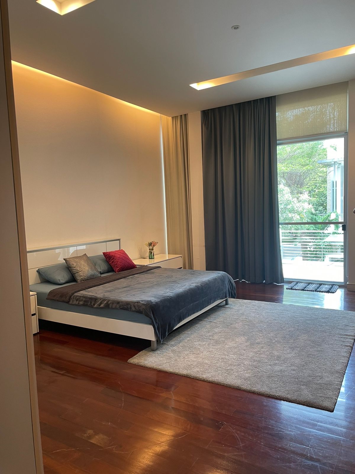 ขายทาวน์โฮมลาดพร้าว เซ็นทรัลลาดพร้าว : 🏡✨ ขายทาวน์โฮม 3 ชั้นหรู หลังมุมติดสวน @ The Landmark Residence ลาดพร้าว ตกแต่งพรีเมียม พร้อมเฟอร์ครบ หิ้วกระเป๋าเข้าอยู่ได้เลย เพียง 23.5 ล้าน