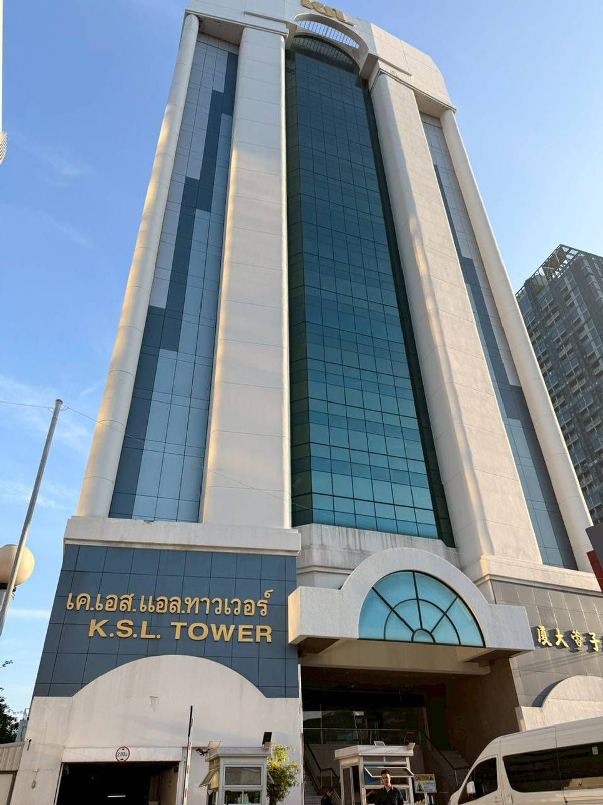 For RentOfficeRatchathewi,Phayathai : Office area for rent KS L Tower, near BTS, Phayathai and Arl, Phayathai, 18th floor, 202.84 sq.m., rent 91,278 baht/month