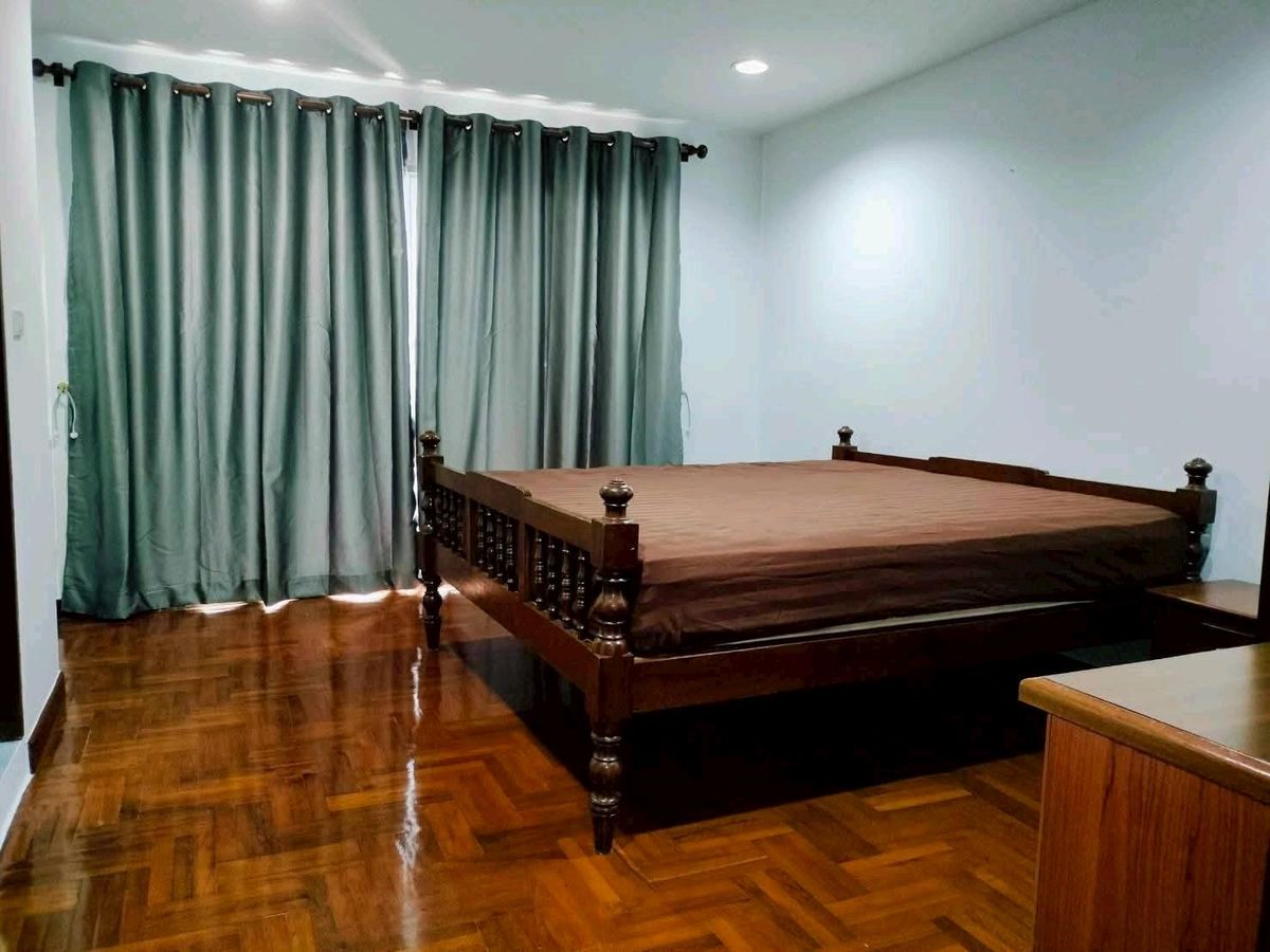 ให้เช่าคอนโดวิทยุ ชิดลม หลังสวน : เลี้ยงสัตว์ได้
• 2 ห้องนอน
• 2 ห้องน้ำ