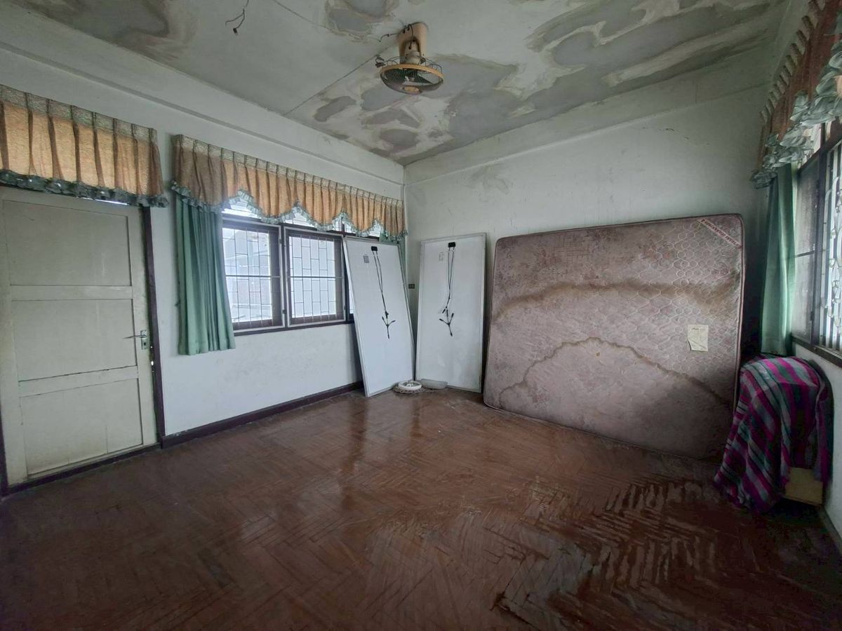 For RentShop HouseLadkrabang, Suwannaphum Airport : Rent 2 booths on the Chalermprakiet Road. Near Seacon Square Srinakarin (N.1858)