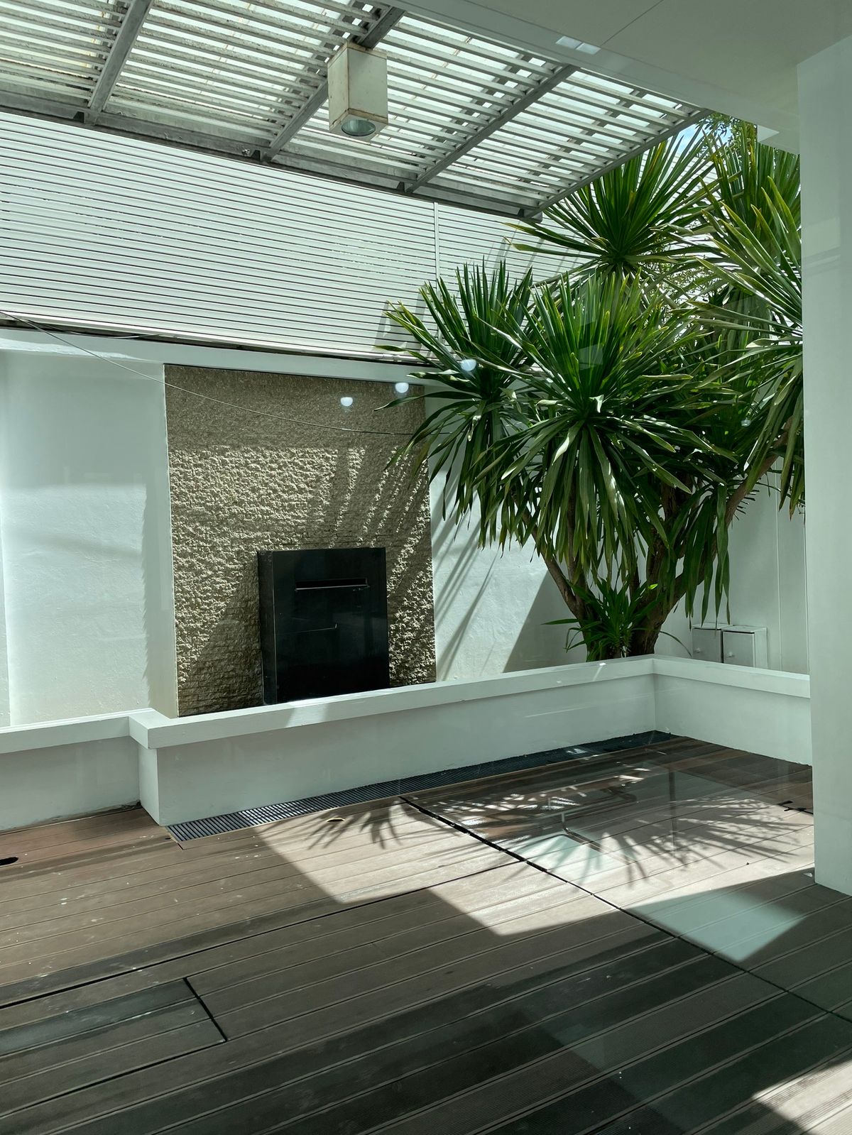 ขายทาวน์โฮมลาดพร้าว เซ็นทรัลลาดพร้าว : 🏡✨ ขายทาวน์โฮม 3 ชั้นหรู หลังมุมติดสวน @ The Landmark Residence ลาดพร้าว ตกแต่งพรีเมียม พร้อมเฟอร์ครบ หิ้วกระเป๋าเข้าอยู่ได้เลย เพียง 23.5 ล้าน