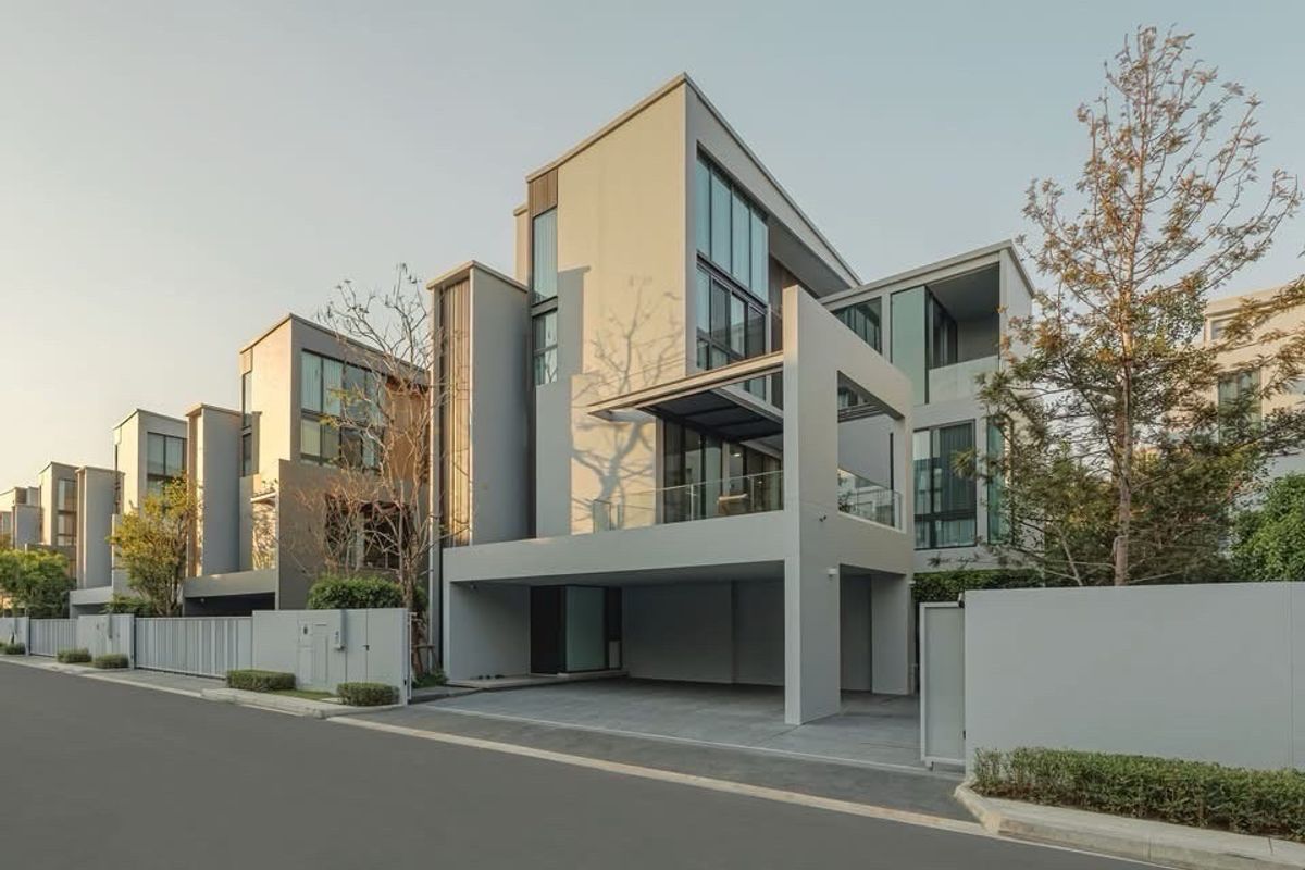 บ้านลาดกระบัง สุวรรณภูมิ : 📢 บ้านเดี่ยว 3 ชั้น พร้อมลิฟต์ ภายในโครงการคุณภาพ ระบบรักษาความปลอดภัยดีเยี่ยม เดินไปยังโรงเรียน Wellington College ได้ ใช้เวลาเพียง 10 นาทีถึง Brighton College ตกแต่งครบ พร้อมเฟอร์นิเจอร์สวยงาม