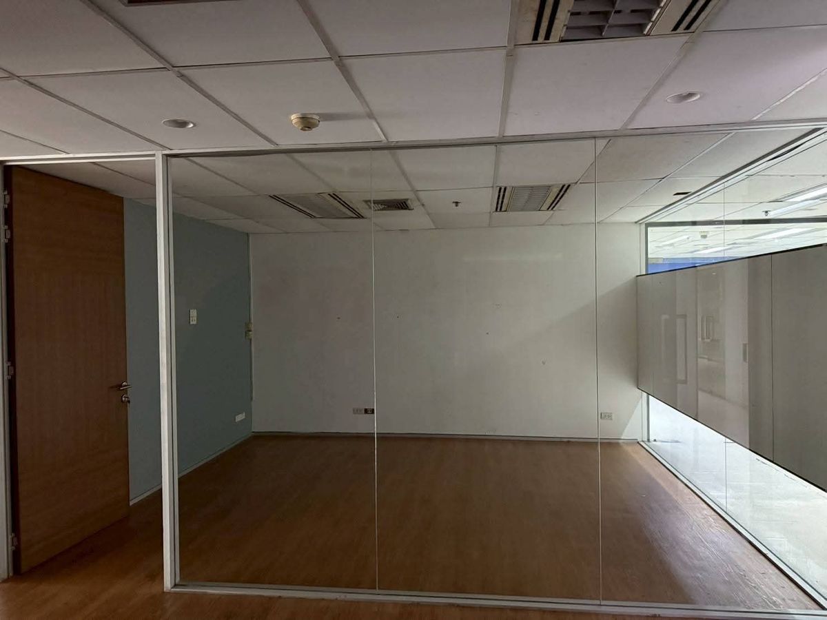 For RentOfficeRatchathewi,Phayathai : Office area for rent KS L Tower, near BTS, Phayathai and Arl, Phayathai, 18th floor, 202.84 sq.m., rent 91,278 baht/month