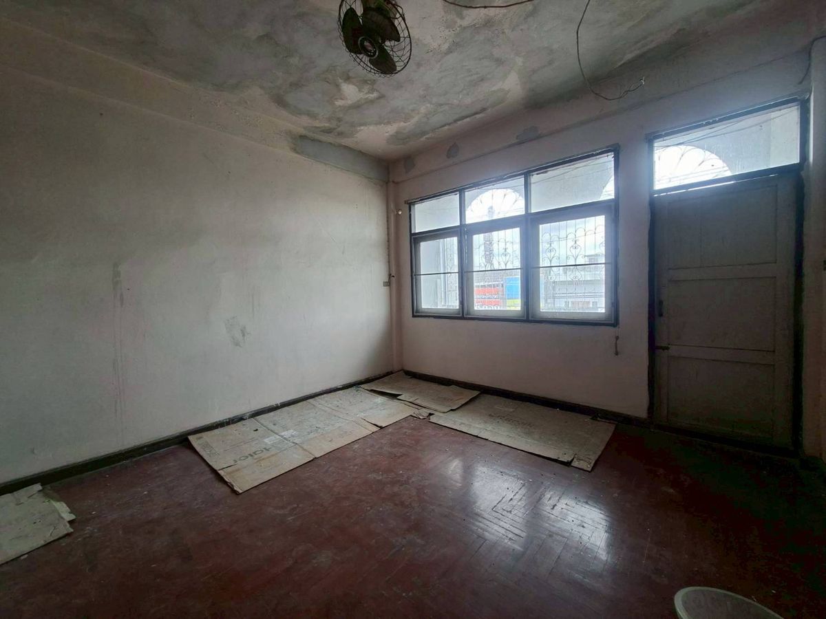 For RentShop HouseLadkrabang, Suwannaphum Airport : Rent 2 booths on the Chalermprakiet Road. Near Seacon Square Srinakarin (N.1858)