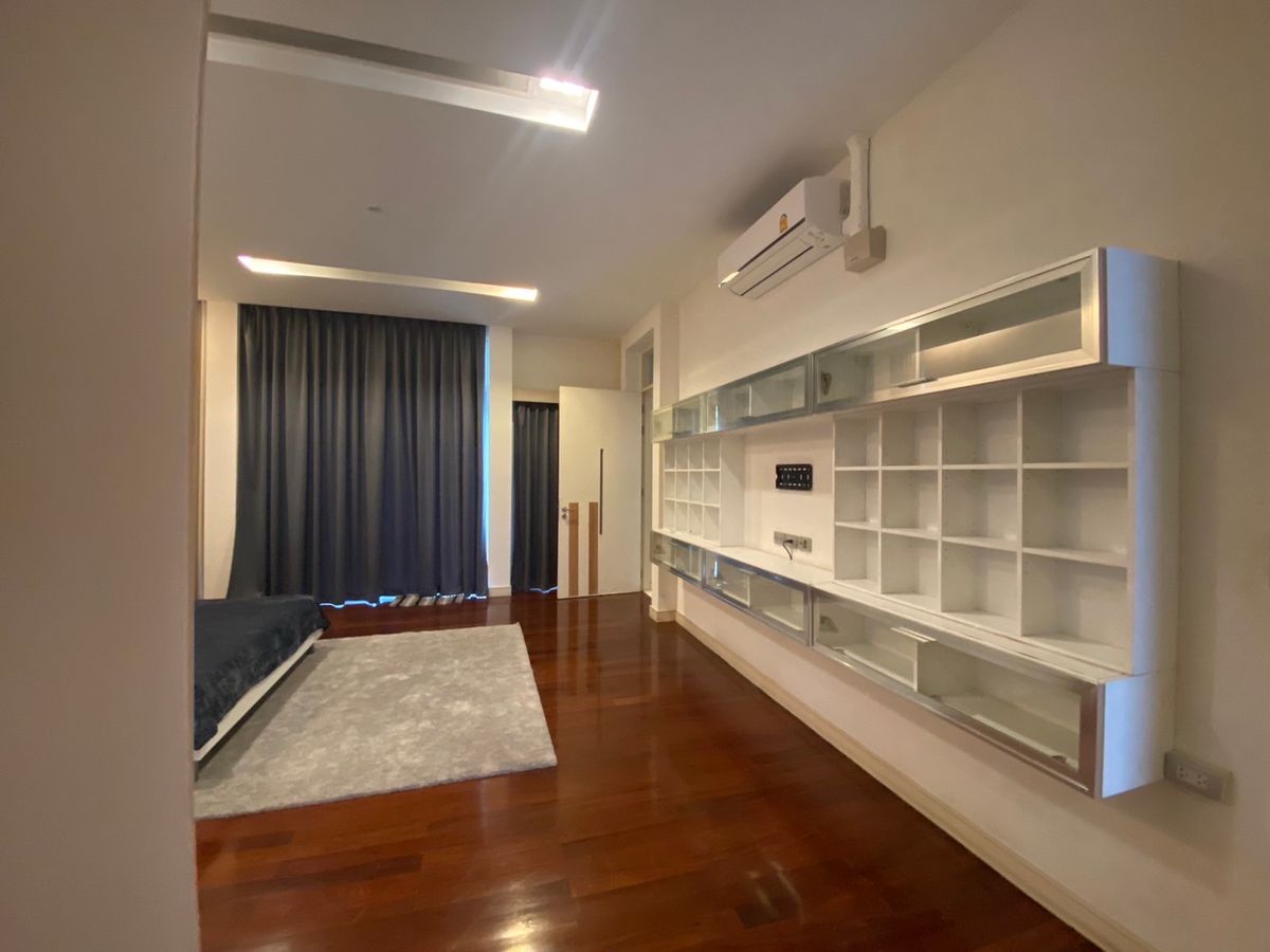 ขายทาวน์โฮมลาดพร้าว เซ็นทรัลลาดพร้าว : 🏡✨ ขายทาวน์โฮม 3 ชั้นหรู หลังมุมติดสวน @ The Landmark Residence ลาดพร้าว ตกแต่งพรีเมียม พร้อมเฟอร์ครบ หิ้วกระเป๋าเข้าอยู่ได้เลย เพียง 23.5 ล้าน