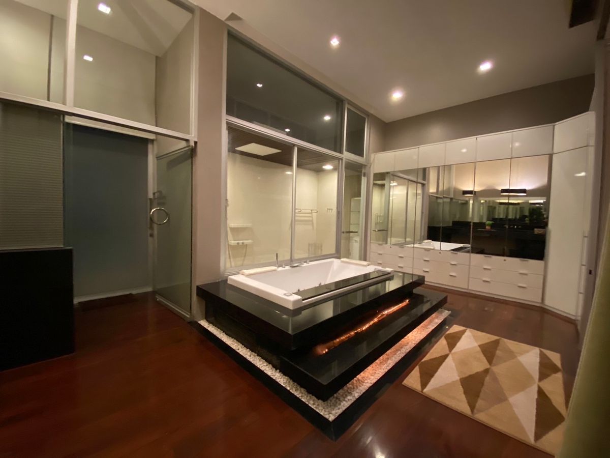 ขายทาวน์โฮมลาดพร้าว เซ็นทรัลลาดพร้าว : 🏡✨ ขายทาวน์โฮม 3 ชั้นหรู หลังมุมติดสวน @ The Landmark Residence ลาดพร้าว ตกแต่งพรีเมียม พร้อมเฟอร์ครบ หิ้วกระเป๋าเข้าอยู่ได้เลย เพียง 23.5 ล้าน