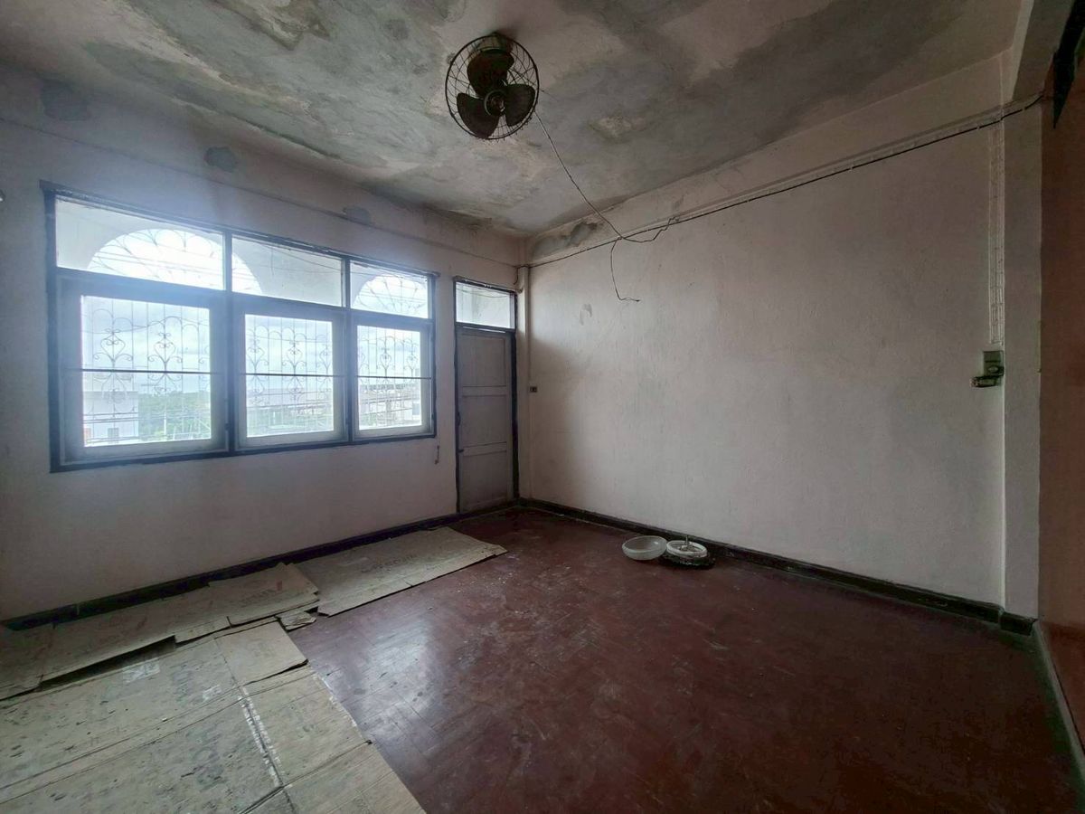 For RentShop HouseLadkrabang, Suwannaphum Airport : 1 commercial building for rent below + 2 booths above 4 floors on the Chalerm Phrakiat Road (N.1857)