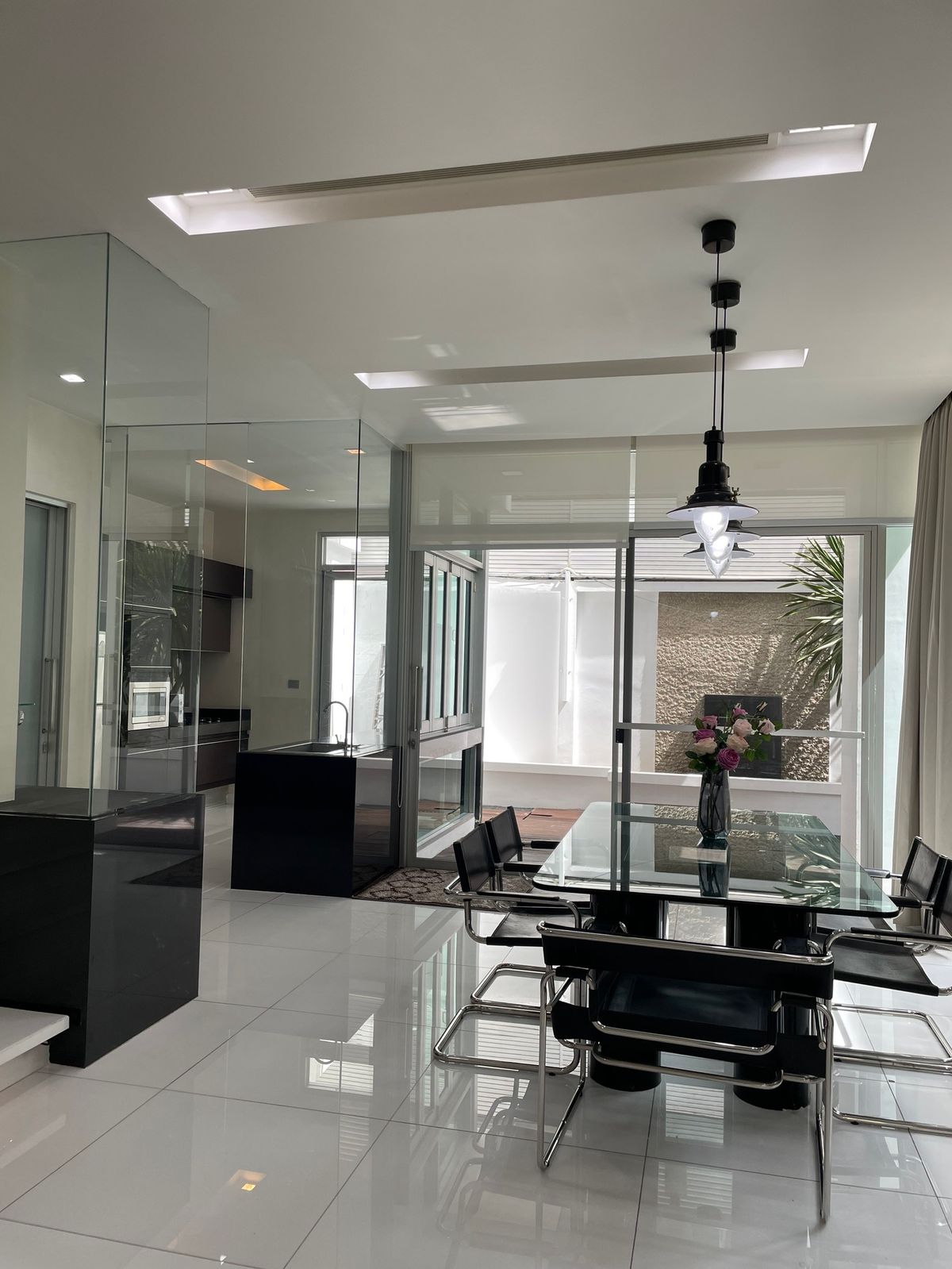 ขายทาวน์โฮมลาดพร้าว เซ็นทรัลลาดพร้าว : 🏡✨ ขายทาวน์โฮม 3 ชั้นหรู หลังมุมติดสวน @ The Landmark Residence ลาดพร้าว ตกแต่งพรีเมียม พร้อมเฟอร์ครบ หิ้วกระเป๋าเข้าอยู่ได้เลย เพียง 23.5 ล้าน