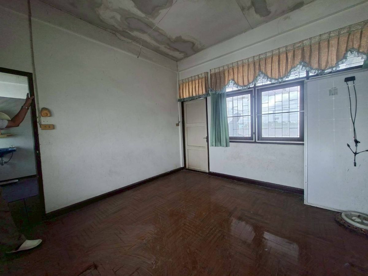 For RentShop HouseLadkrabang, Suwannaphum Airport : Rent 2 booths on the Chalermprakiet Road. Near Seacon Square Srinakarin (N.1858)